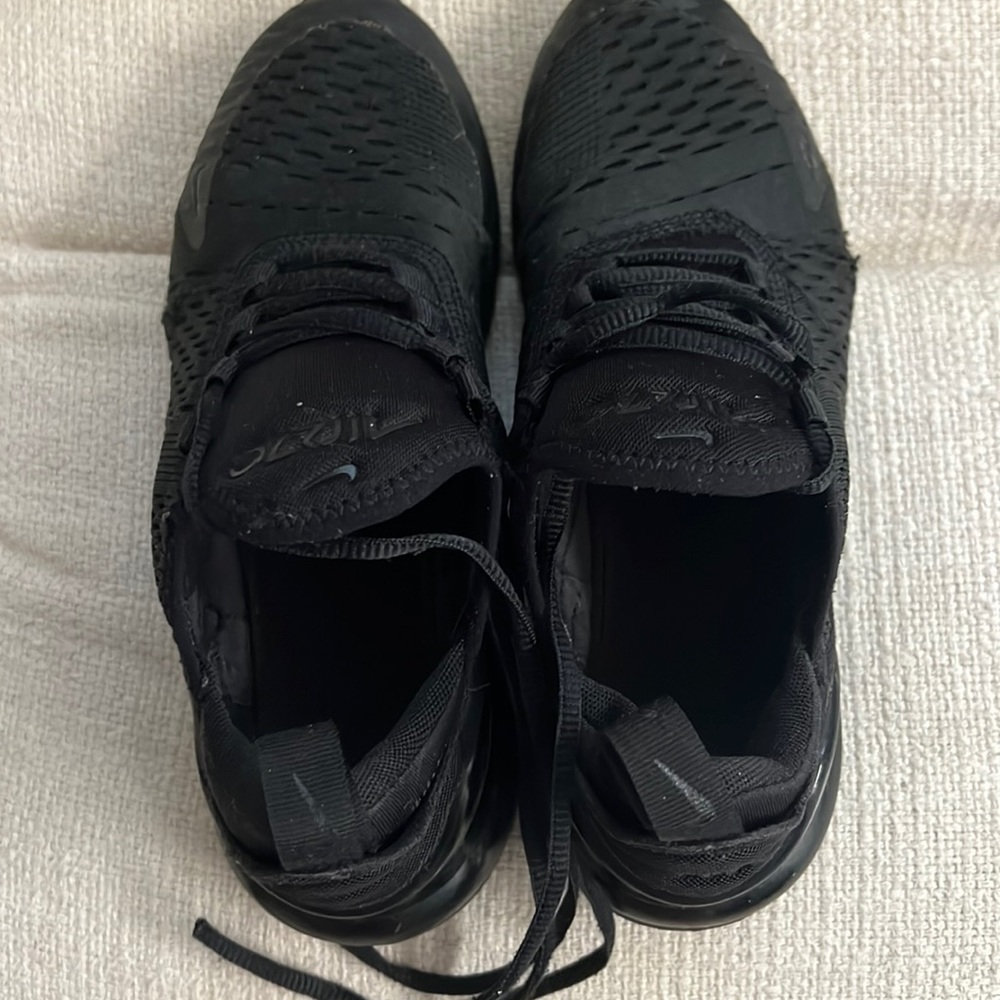 Black Nike air max